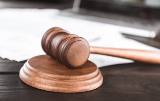 Solicitan un año de prisión para empresario tras el accidente de subcontratista Prisión por accidente de trabajo